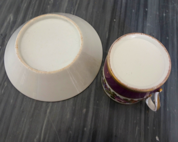 Tasse à café litron en porcelaine polychrome et dorée, porcelaine de Paris vers 1820