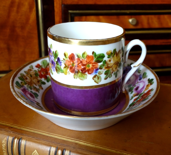 Tasse à café litron en porcelaine polychrome et dorée, porcelaine de Paris vers 1820