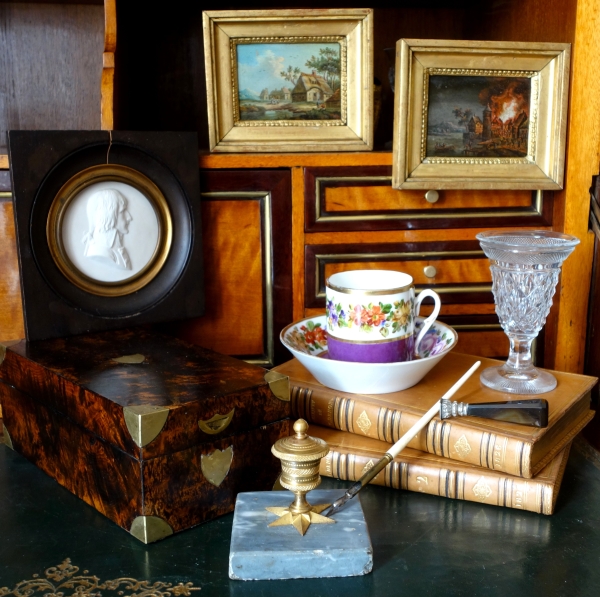 Tasse à café litron en porcelaine polychrome et dorée, porcelaine de Paris vers 1820