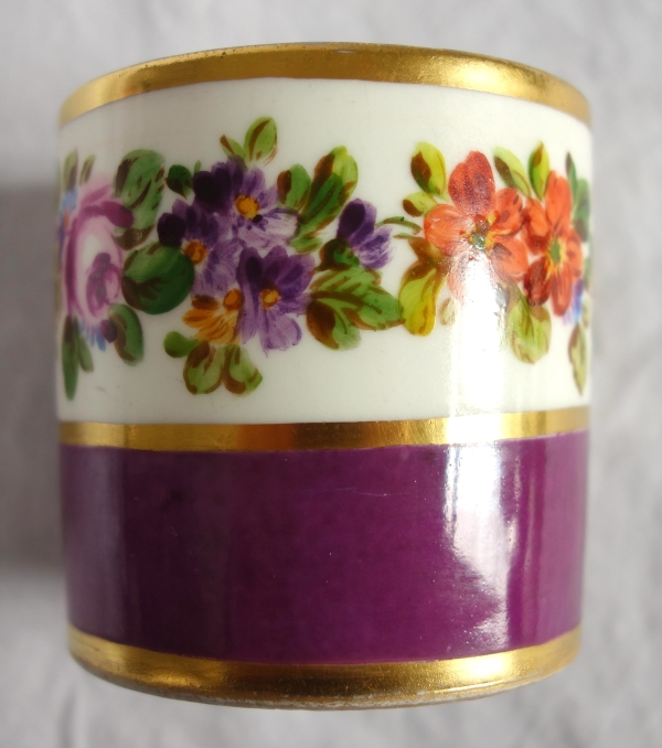 Tasse à café litron en porcelaine polychrome et dorée, porcelaine de Paris vers 1820