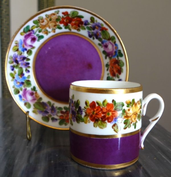 Tasse à café litron en porcelaine polychrome et dorée, porcelaine de Paris vers 1820