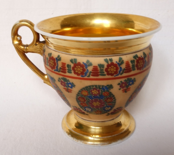 Paris porcelain chocolate cup enhanced with fine gold, 19th century circa 1830