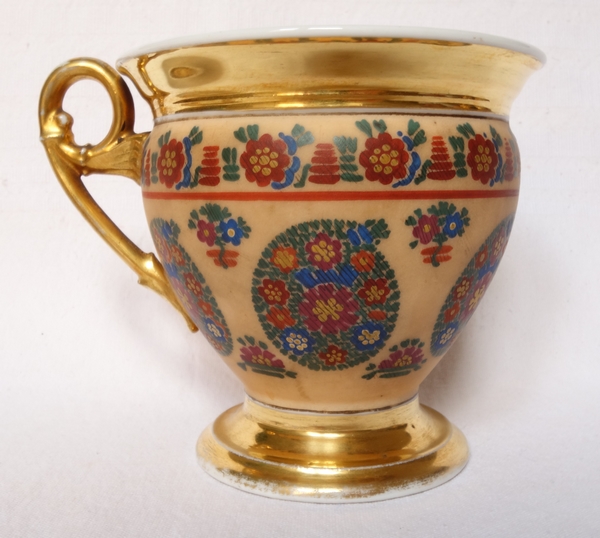 Paris porcelain chocolate cup enhanced with fine gold, 19th century circa 1830