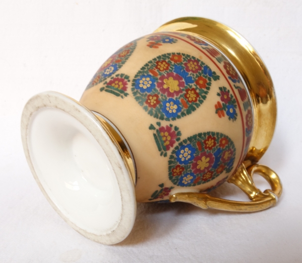 Paris porcelain chocolate cup enhanced with fine gold, 19th century circa 1830