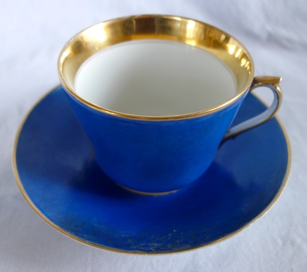 Large Paris porcelain coffee cup or chocolate cup, 19th century circa 1850