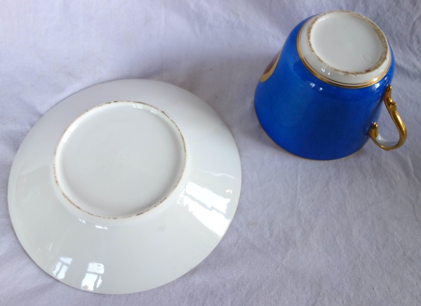 Large Paris porcelain coffee cup or chocolate cup, 19th century circa 1850