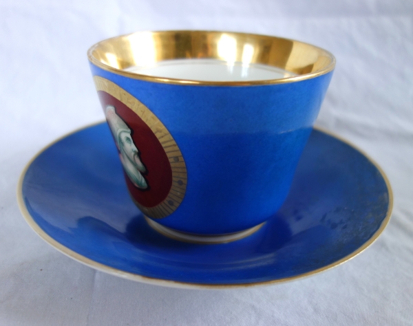 Large Paris porcelain coffee cup or chocolate cup, 19th century circa 1850