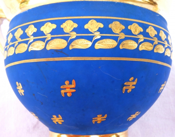 Grande tasse à petit déjeuner en porcelaine de Paris bleue et dorée, époque Restauration XIXe