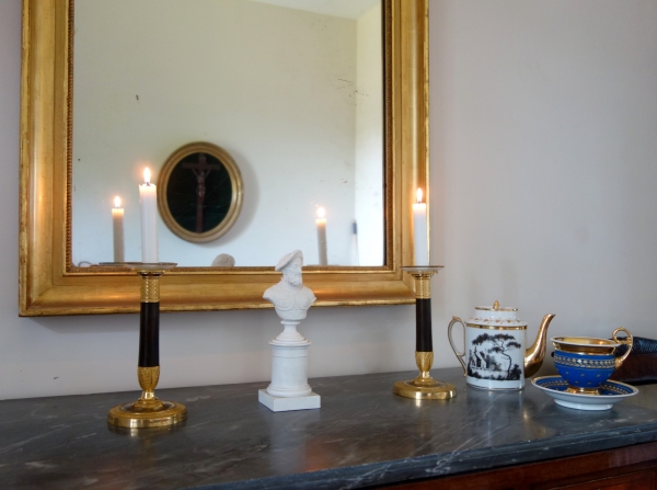 Grande tasse à petit déjeuner en porcelaine de Paris bleue et dorée, époque Restauration XIXe
