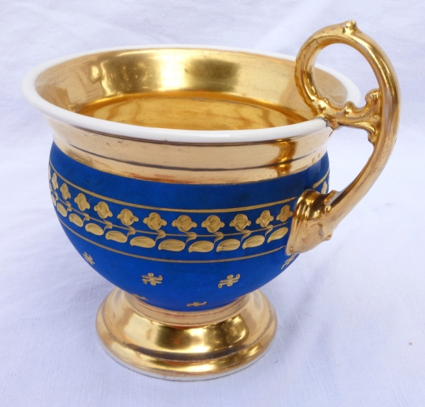 Grande tasse à petit déjeuner en porcelaine de Paris bleue et dorée, époque Restauration XIXe