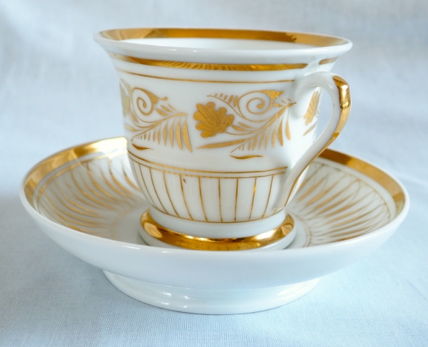Large Paris porcelain breakfast cup gilt with fine gold, early 19th century