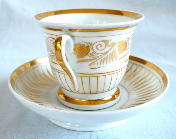 Large Paris porcelain breakfast cup gilt with fine gold, early 19th century