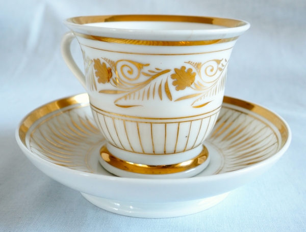 Large Paris porcelain breakfast cup gilt with fine gold, early 19th century