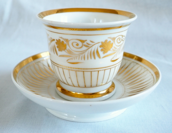 Large Paris porcelain breakfast cup gilt with fine gold, early 19th century