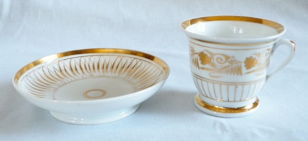 Large Paris porcelain breakfast cup gilt with fine gold, early 19th century
