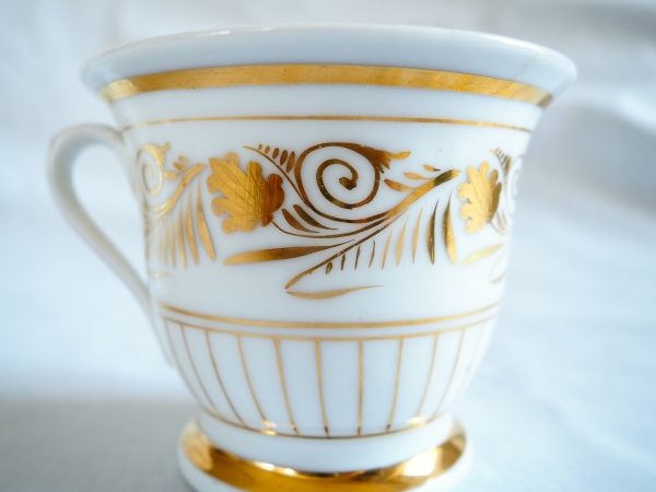 Large Paris porcelain breakfast cup gilt with fine gold, early 19th century