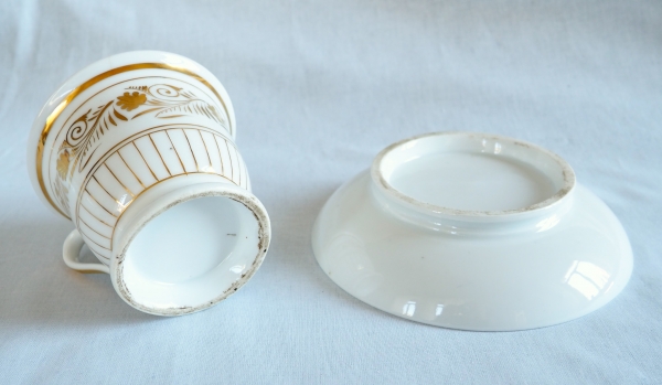 Large Paris porcelain breakfast cup gilt with fine gold, early 19th century