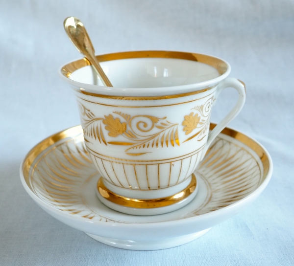 Large Paris porcelain breakfast cup gilt with fine gold, early 19th century