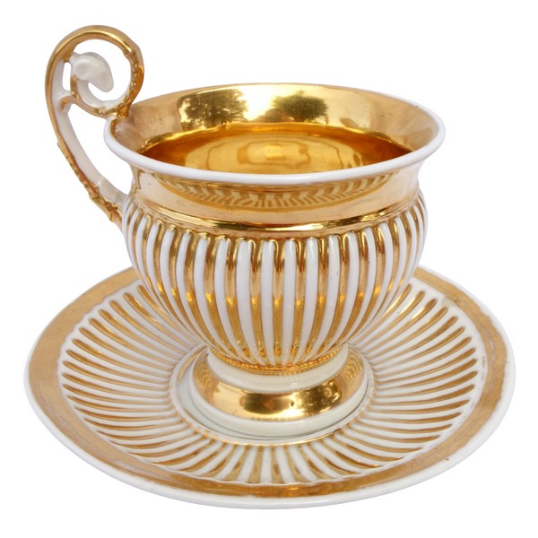 Large Paris porcelain breakfast cup gilt with fine gold, early 19th century circa 1830