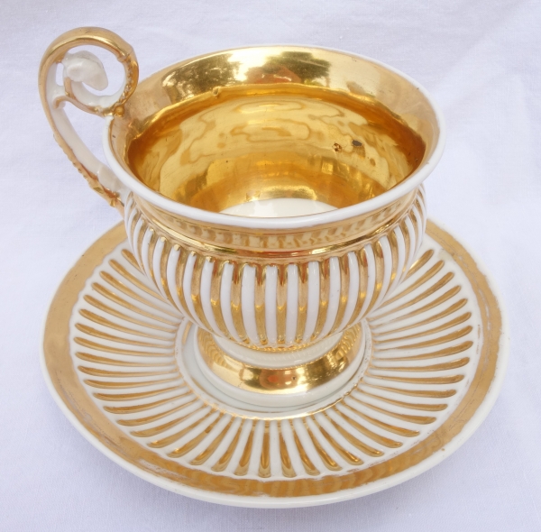 Large Paris porcelain breakfast cup gilt with fine gold, early 19th century circa 1830