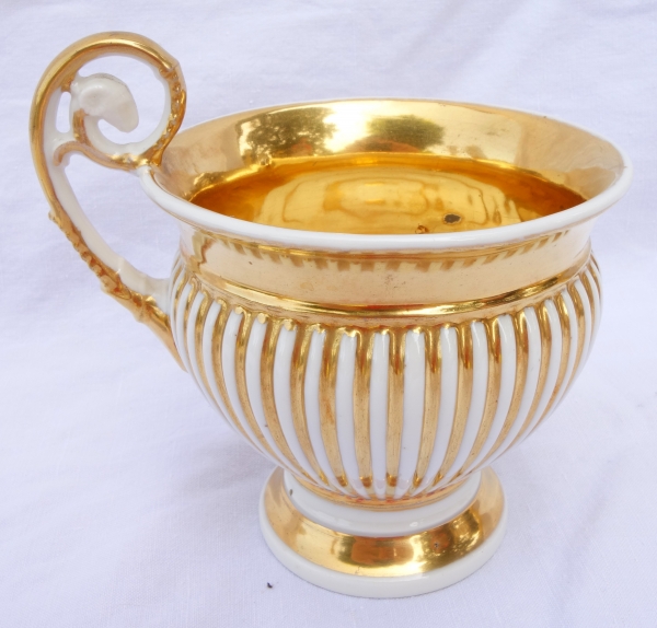 Large Paris porcelain breakfast cup gilt with fine gold, early 19th century circa 1830