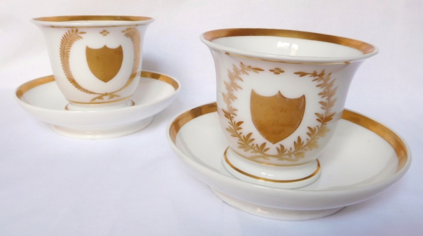 Large Paris porcelain breakfast cup gilt with fine gold, early 19th century