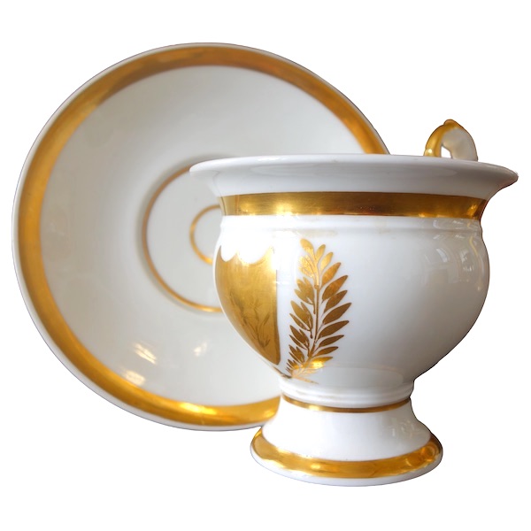 Grande tasse à petit-déjeuner / à chocolat en porcelaine de Paris dorée, époque Empire