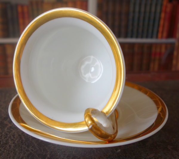 Grande tasse à petit-déjeuner / à chocolat en porcelaine de Paris dorée, époque Empire