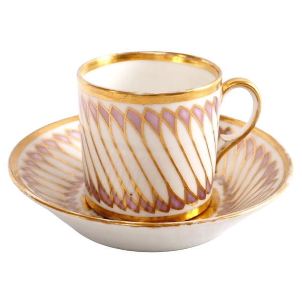 Dagoty : tasse à café de forme litron Egyptienne en porcelaine de Paris, époque Empire - signée