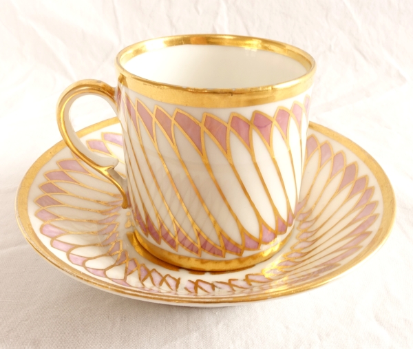 Dagoty : tasse à café de forme litron Egyptienne en porcelaine de Paris, époque Empire - signée