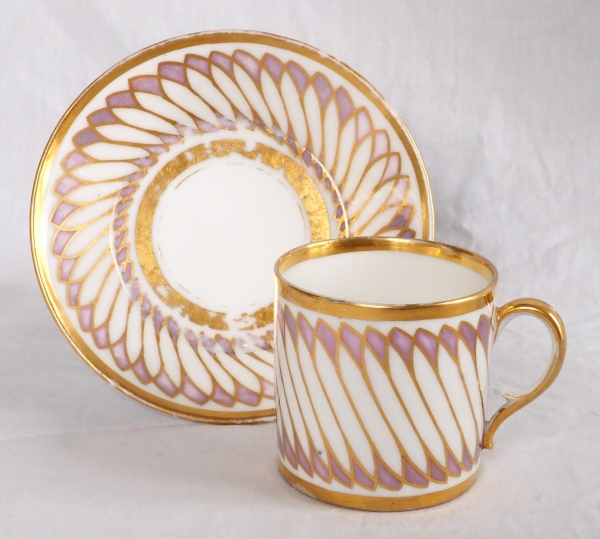 Dagoty : tasse à café de forme litron Egyptienne en porcelaine de Paris, époque Empire - signée