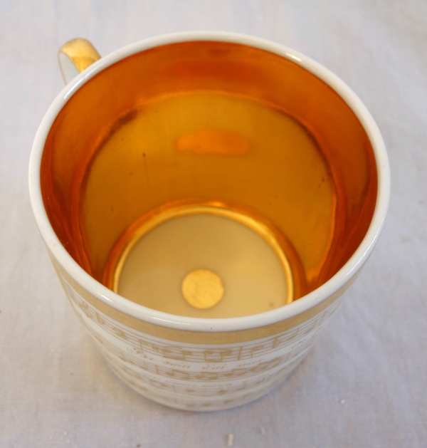 Tasse musicale d'époque Empire en porcelaine de Paris blanche et or - début XIXe siècle