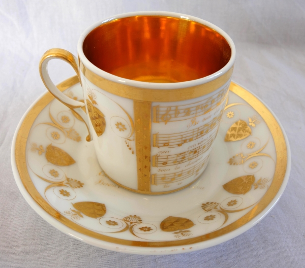 Tasse musicale d'époque Empire en porcelaine de Paris blanche et or - début XIXe siècle