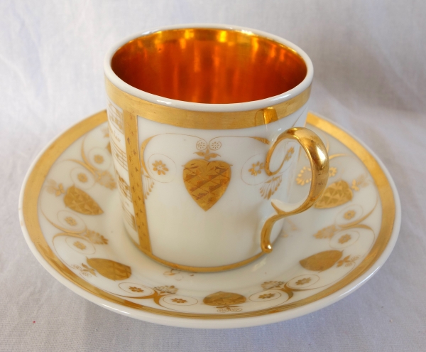 Tasse musicale d'époque Empire en porcelaine de Paris blanche et or - début XIXe siècle