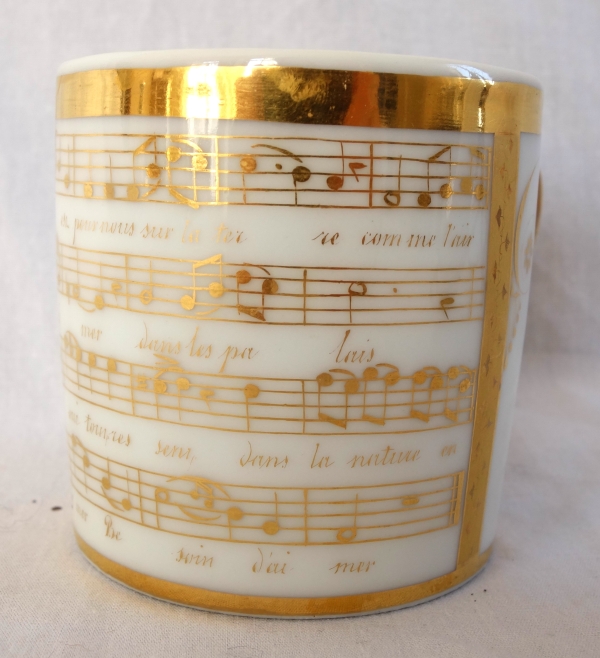 Tasse musicale d'époque Empire en porcelaine de Paris blanche et or - début XIXe siècle
