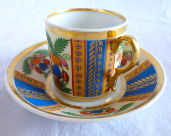 Tasse à café litron en biscuit polychrome et doré, porcelaine de Paris vers 1820