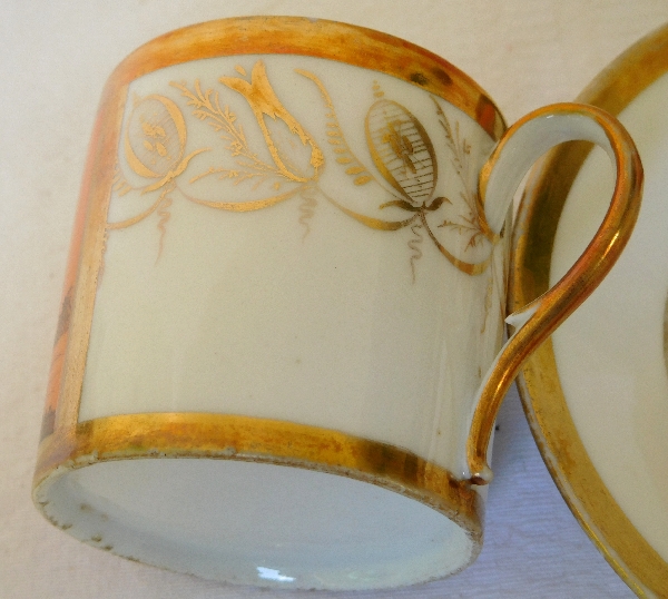 Empire Paris porcelain coffee cup enhanced with fine gold, early 19th century