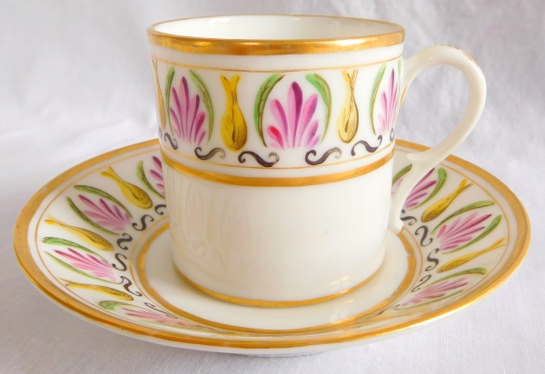 Tasse litron d'époque Empire - décor polychrome de palmettes et filets dorés à l'or