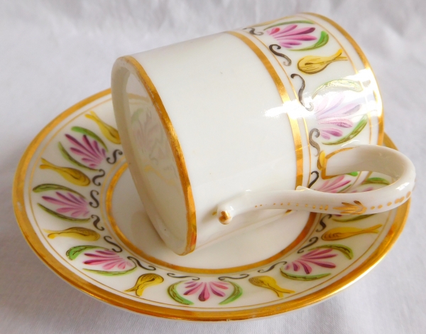 Tasse litron d'époque Empire - décor polychrome de palmettes et filets dorés à l'or