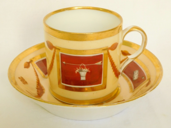 Tasse à café litron d'époque Empire - décor rouge et or