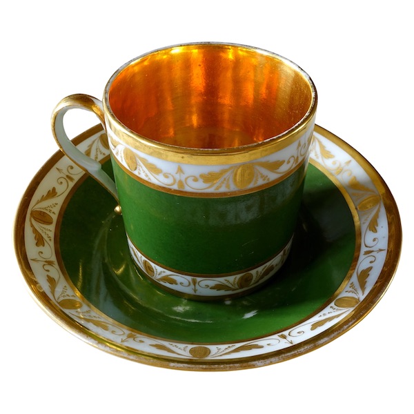 Tasse litron en porcelaine de Paris d'époque Empire, attribuée à Nast