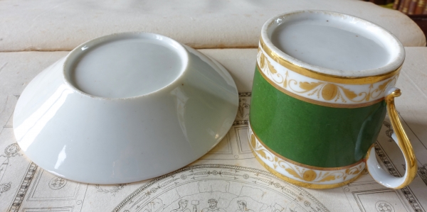 Tasse litron en porcelaine de Paris d'époque Empire, attribuée à Nast