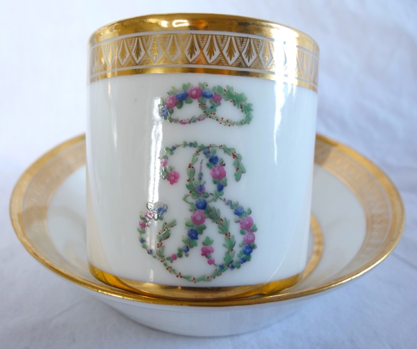 Manufacture du Duc d'Angoulême : tasse litron en porcelaine, époque Louis XVI