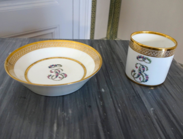 Manufacture du Duc d'Angoulême : tasse litron en porcelaine, époque Louis XVI