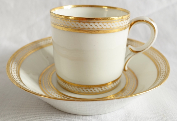 Manufacture du Duc d'Angoulême : tasse litron en porcelaine d'époque Louis XVI - signée