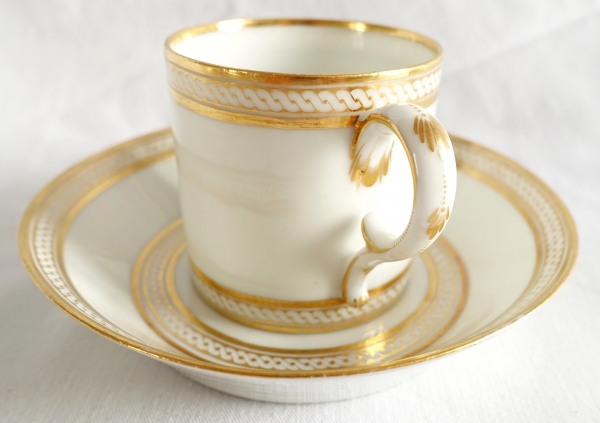 Manufacture du Duc d'Angoulême : tasse litron en porcelaine d'époque Louis XVI - signée