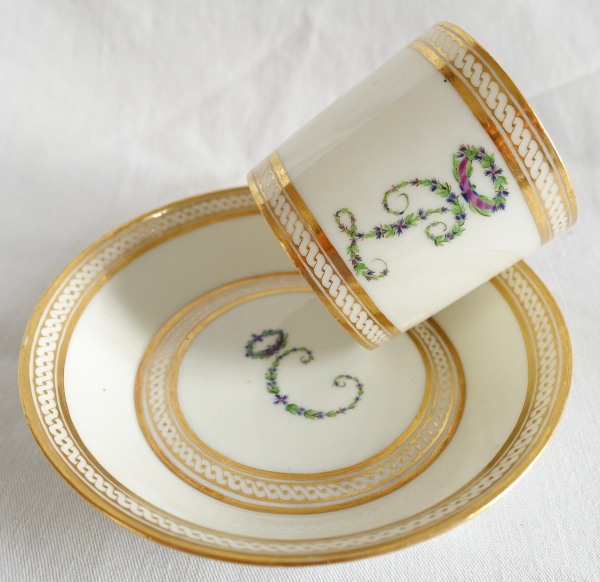 Manufacture du Duc d'Angoulême : tasse litron en porcelaine d'époque Louis XVI - signée