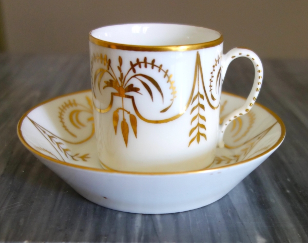 Tasse litron d'époque Consulat attribuée à Darte - porcelaine blanche et or