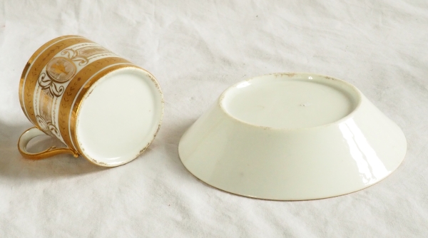 Tasse litron d'époque Directoire en porcelaine de Paris blanche et or - fin XVIIIe siècle