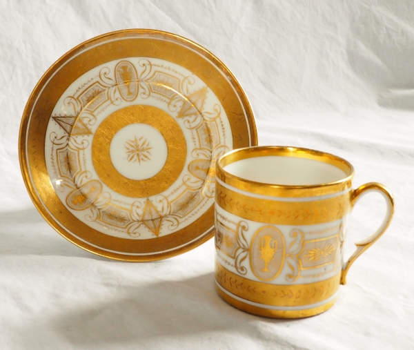 Tasse litron d'époque Directoire en porcelaine de Paris blanche et or - fin XVIIIe siècle